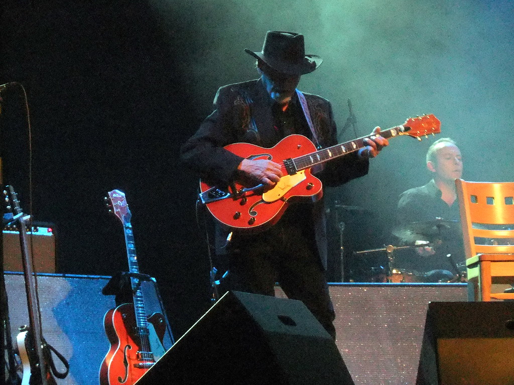 Legendary American Guitarist Duane Eddy Passes Away at 86: A Musical Pioneer Remembered